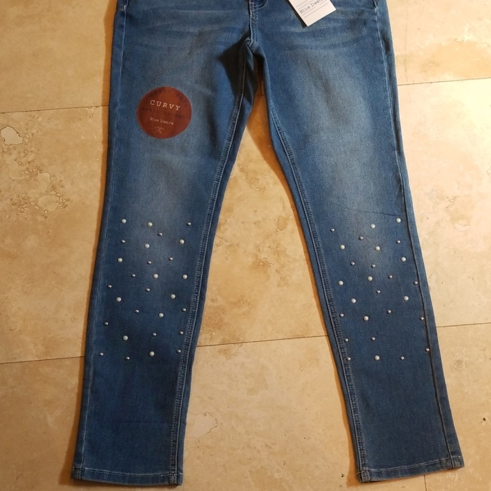 Pearl form fitting blue Jean's - Picture 2 of 8